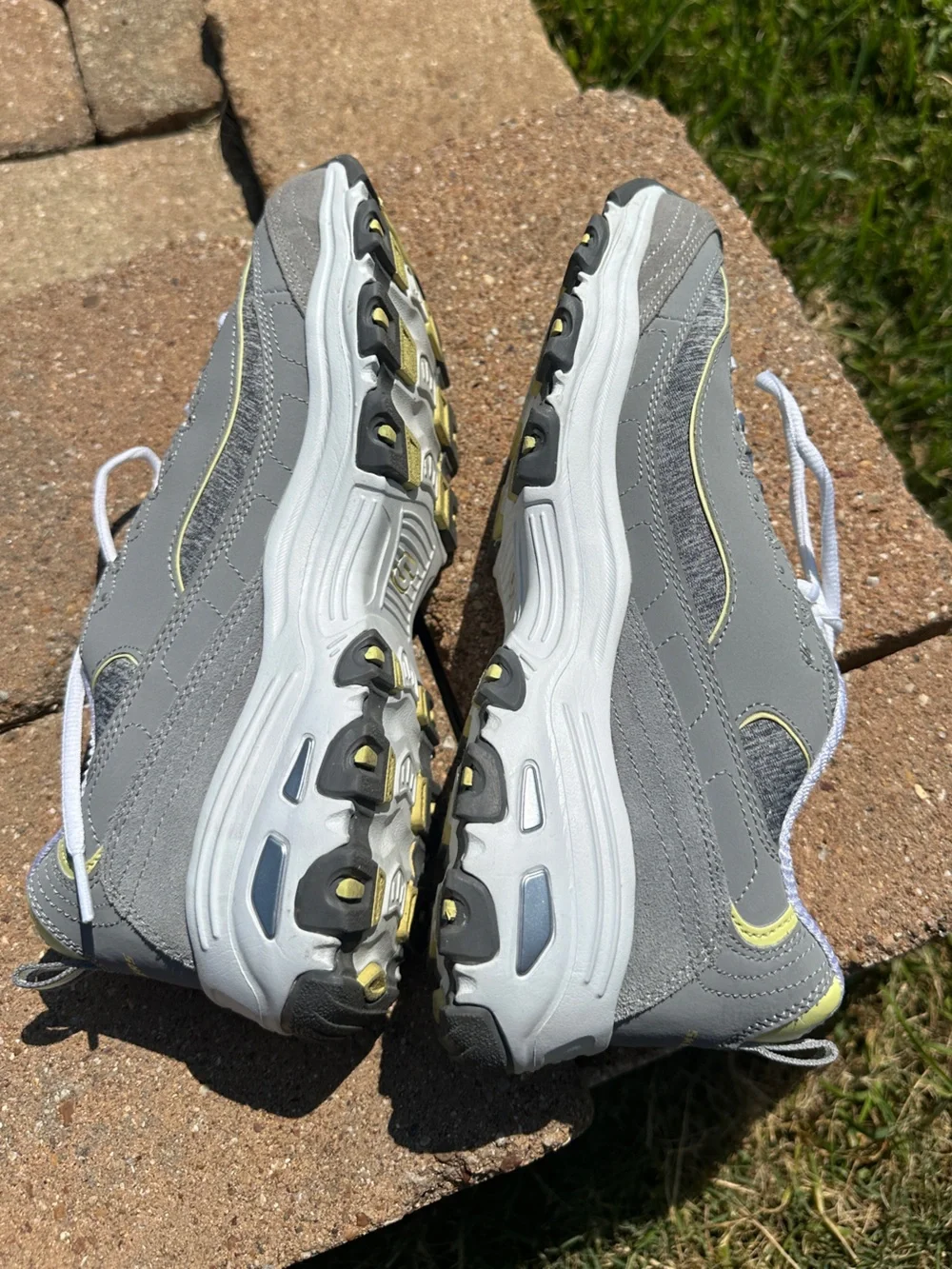 Skechers Women's  Memory Foam D'lite Me Too lace-up Sneakers Gray and White  11